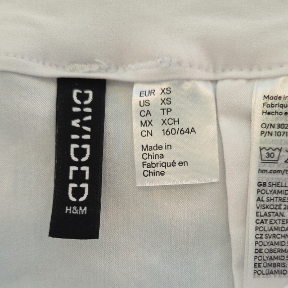 H&M Divided Mini Skirt Crisp White Pleated Size XS - Picture 3 of 8